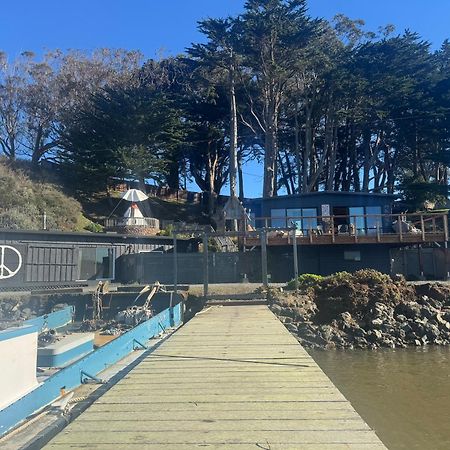 Carriage House Waterfront On Tomales Bay With Dock Hotel Marshall Exterior photo